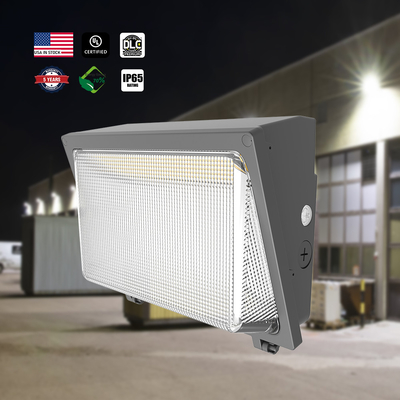 OEM FCC UL 30W-120W LED Wall Pack Light 140lm/W 3CCT Disesuaikan untuk Loading Docks Pathway